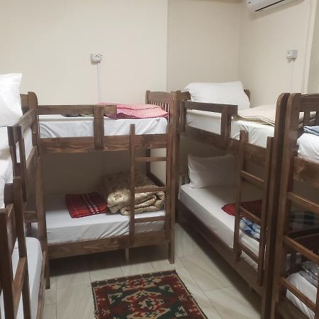 Hostel Oakland Tiranë Ngoại thất bức ảnh