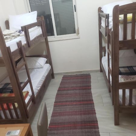 Hostel Oakland Tiranë Ngoại thất bức ảnh