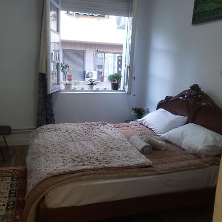 Hostel Oakland Tiranë Ngoại thất bức ảnh