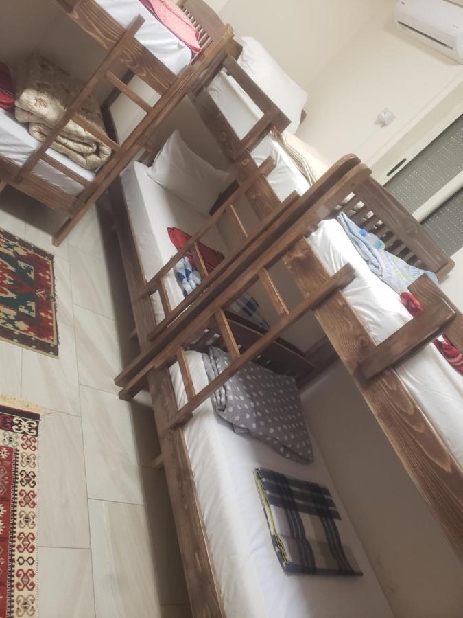 Hostel Oakland Tiranë Ngoại thất bức ảnh