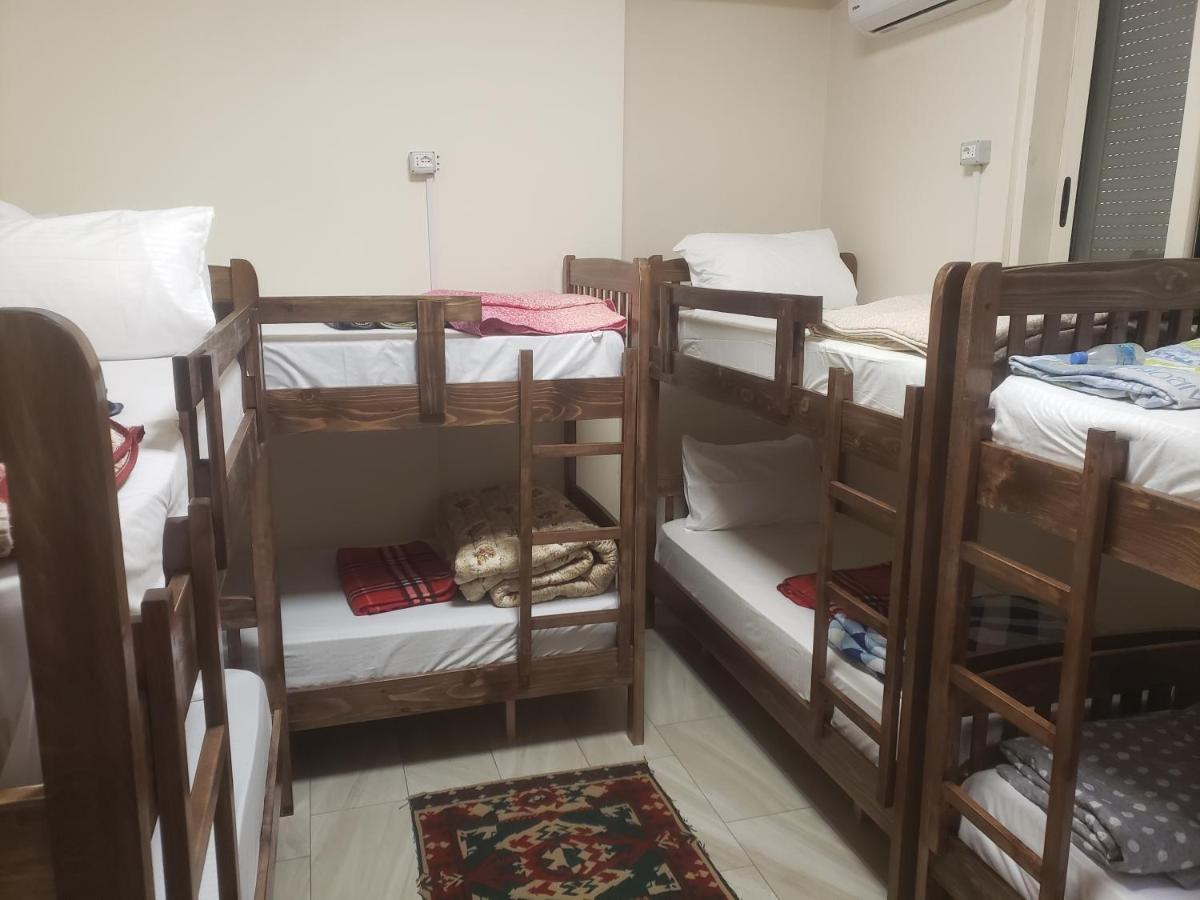 Hostel Oakland Tiranë Ngoại thất bức ảnh