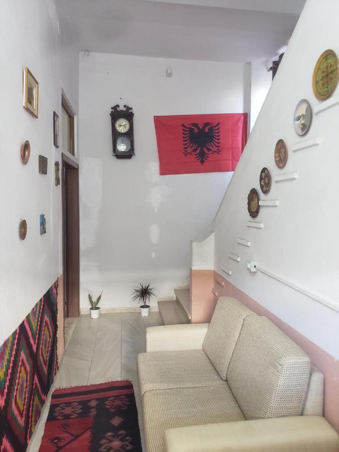 Hostel Oakland Tiranë Ngoại thất bức ảnh