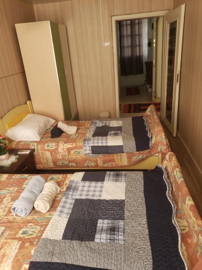 Hostel Oakland Tiranë Ngoại thất bức ảnh