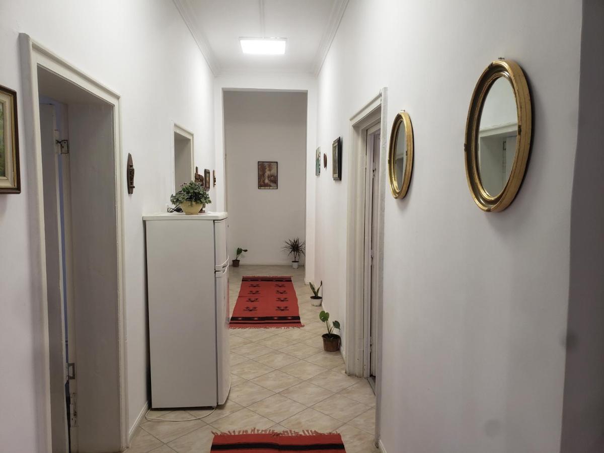 Hostel Oakland Tiranë Ngoại thất bức ảnh