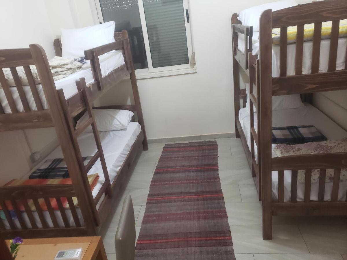 Hostel Oakland Tiranë Ngoại thất bức ảnh