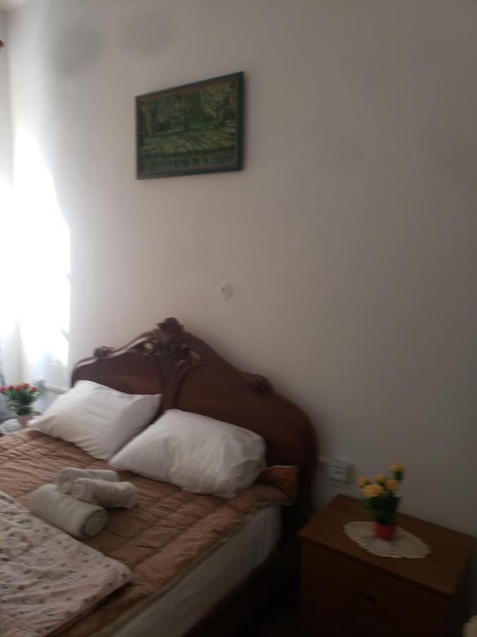 Hostel Oakland Tiranë Ngoại thất bức ảnh