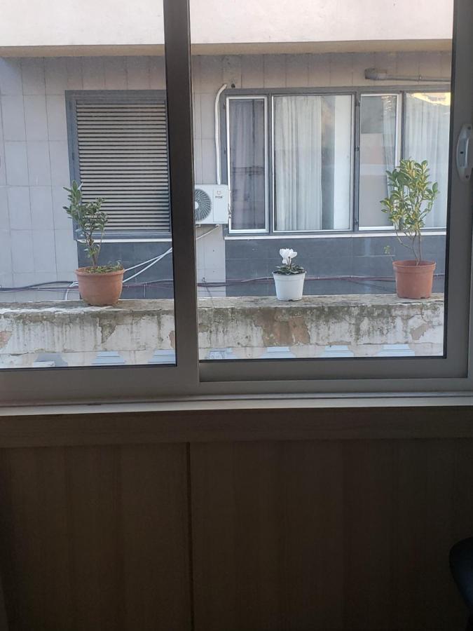 Hostel Oakland Tiranë Ngoại thất bức ảnh