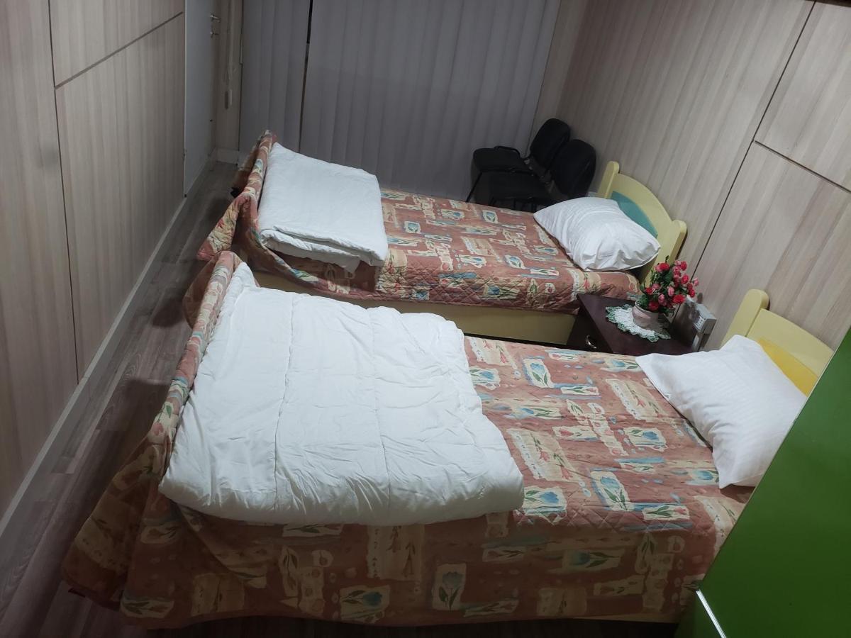Hostel Oakland Tiranë Ngoại thất bức ảnh