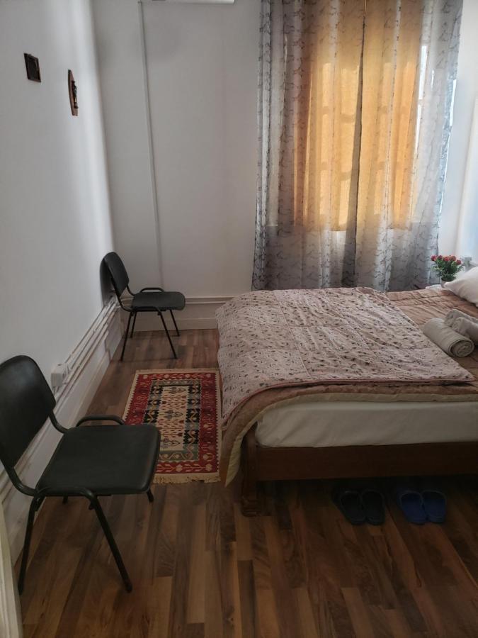 Hostel Oakland Tiranë Ngoại thất bức ảnh