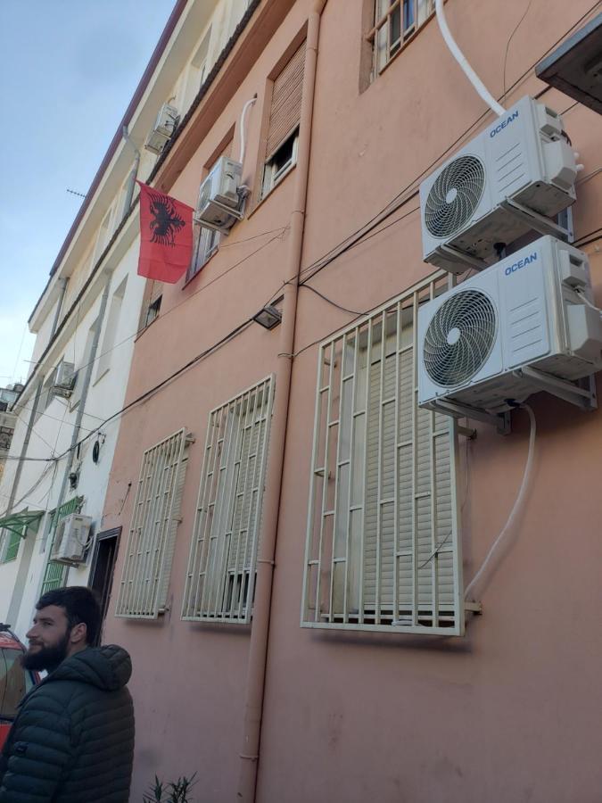 Hostel Oakland Tiranë Ngoại thất bức ảnh