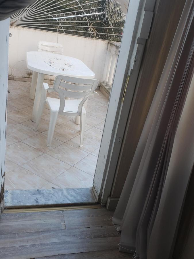 Hostel Oakland Tiranë Ngoại thất bức ảnh