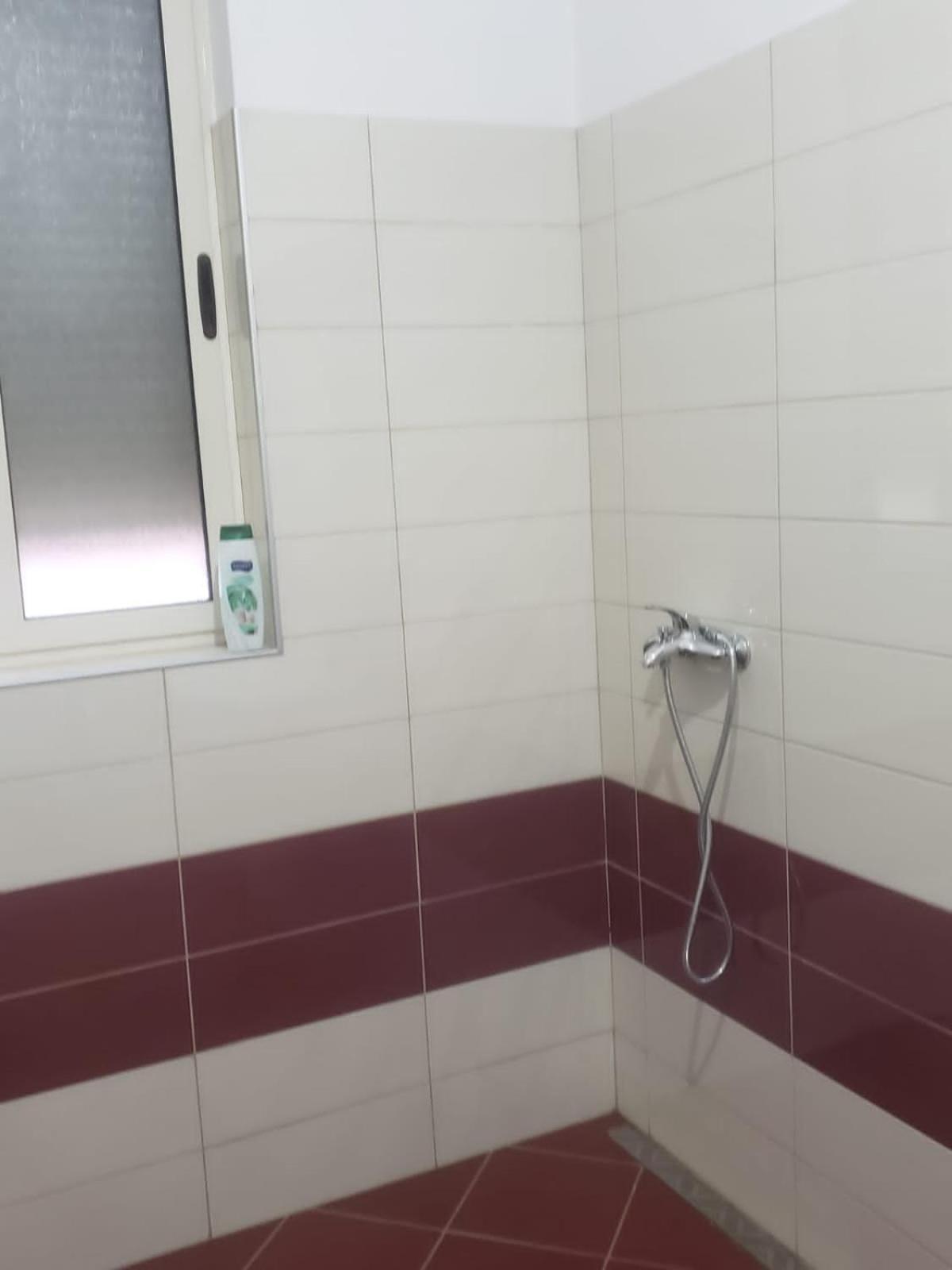 Hostel Oakland Tiranë Ngoại thất bức ảnh
