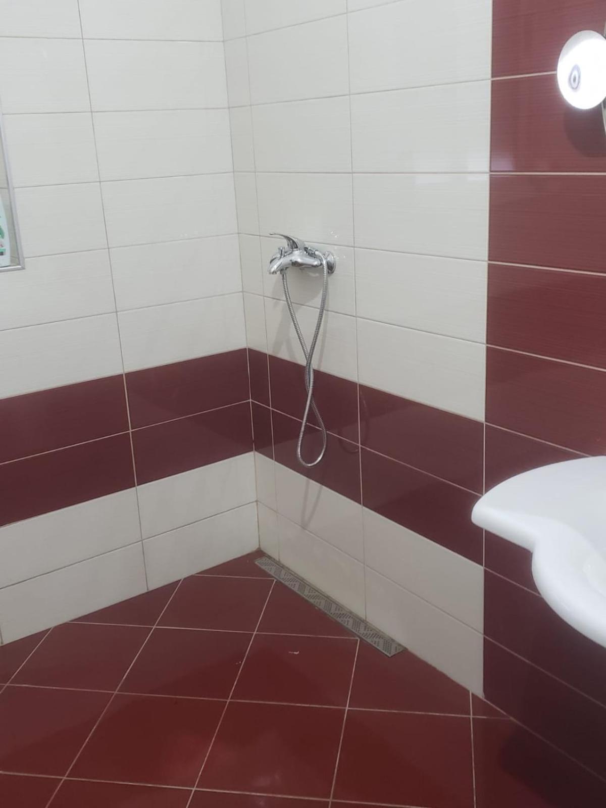 Hostel Oakland Tiranë Ngoại thất bức ảnh