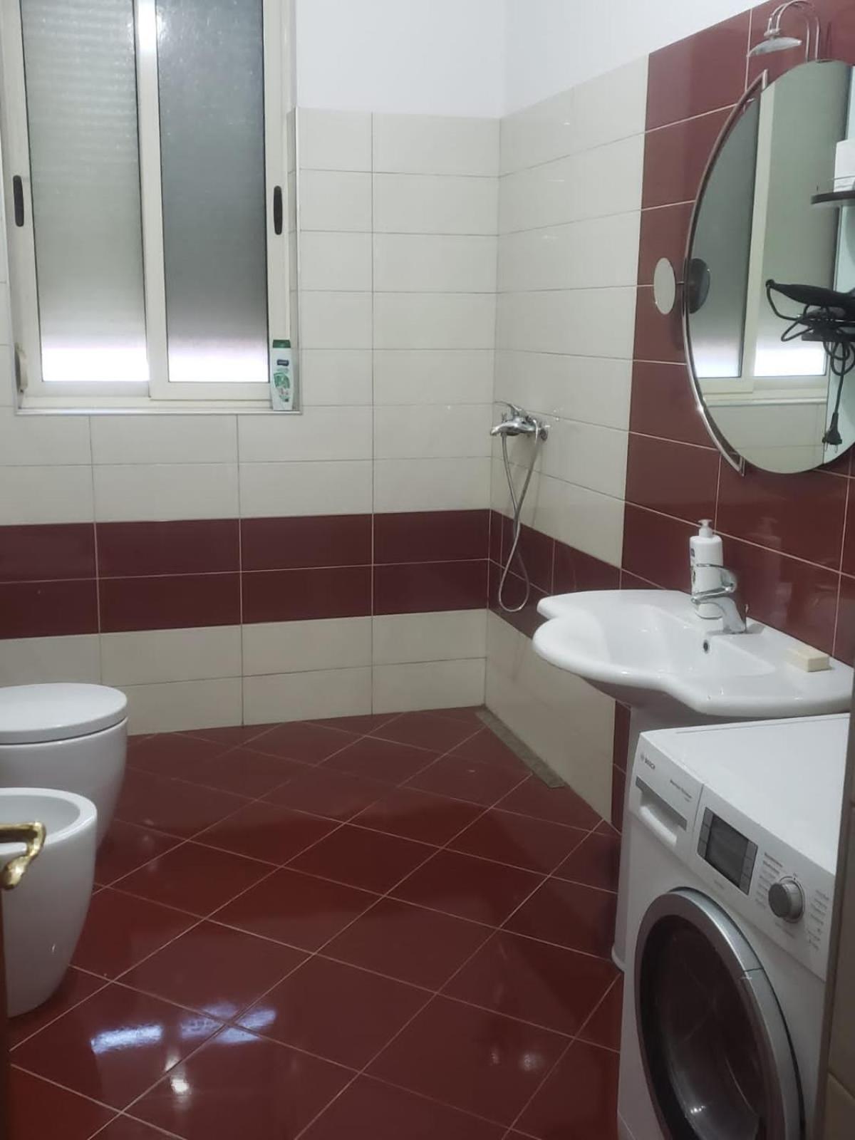 Hostel Oakland Tiranë Ngoại thất bức ảnh