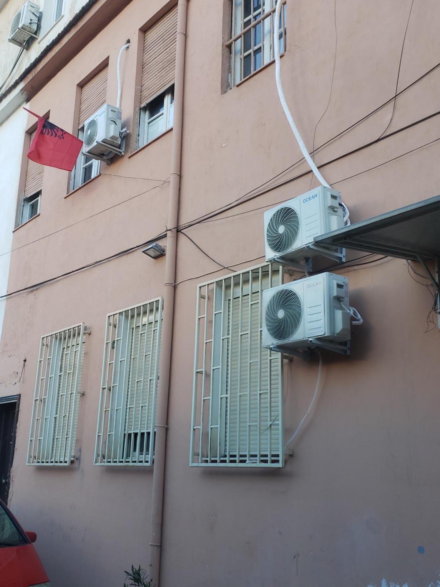 Hostel Oakland Tiranë Ngoại thất bức ảnh